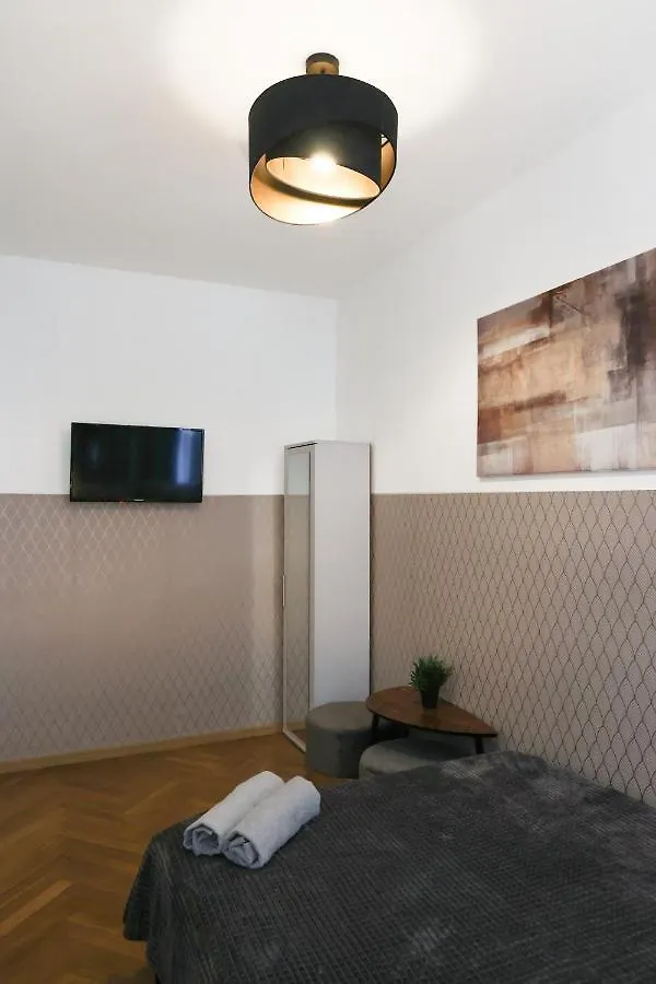 Hostel Clicktheflat Three Crosses Square Apart Rooms Warsaw
